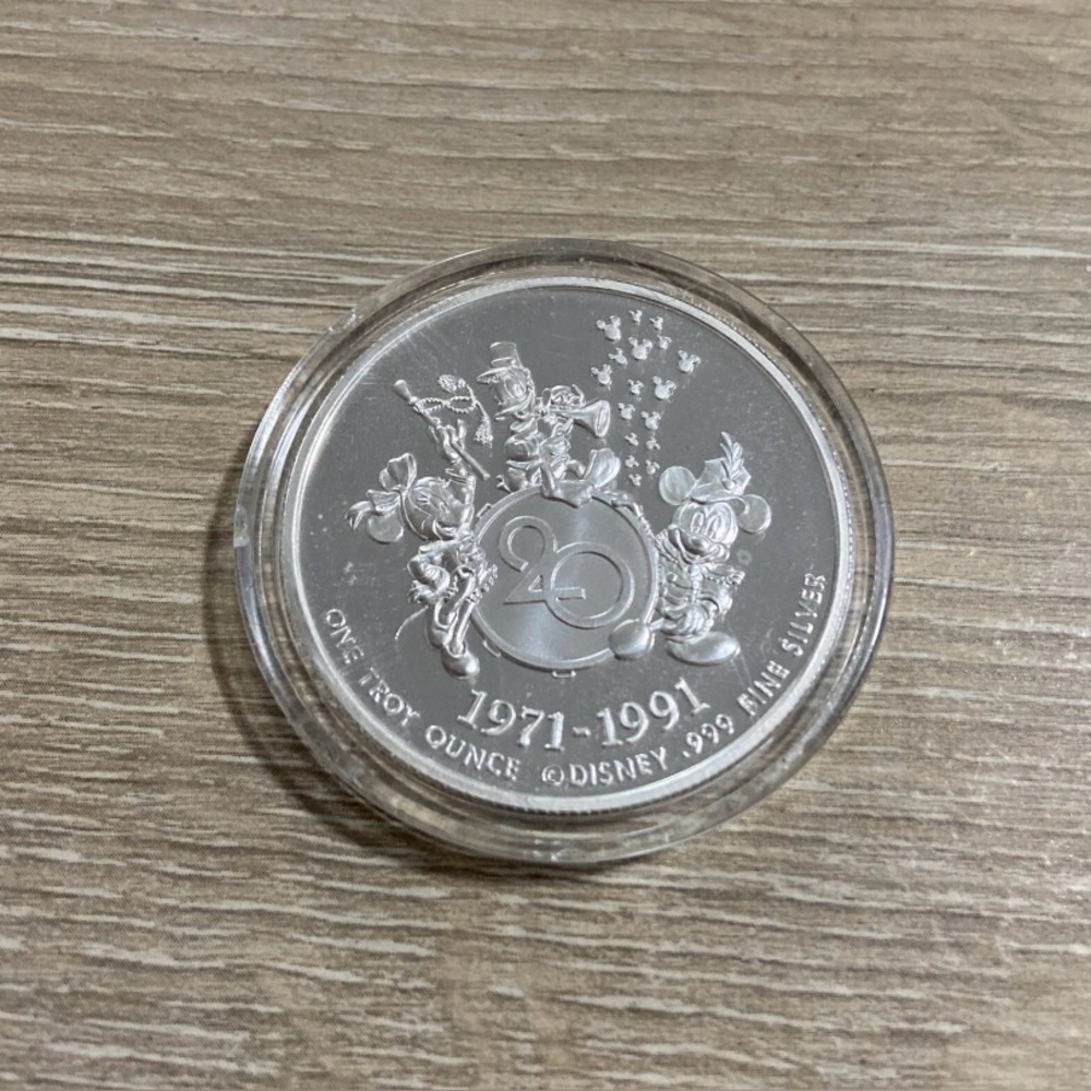 1991 Walt Disney World 20 Magical Years 1oz .999 Silver Round